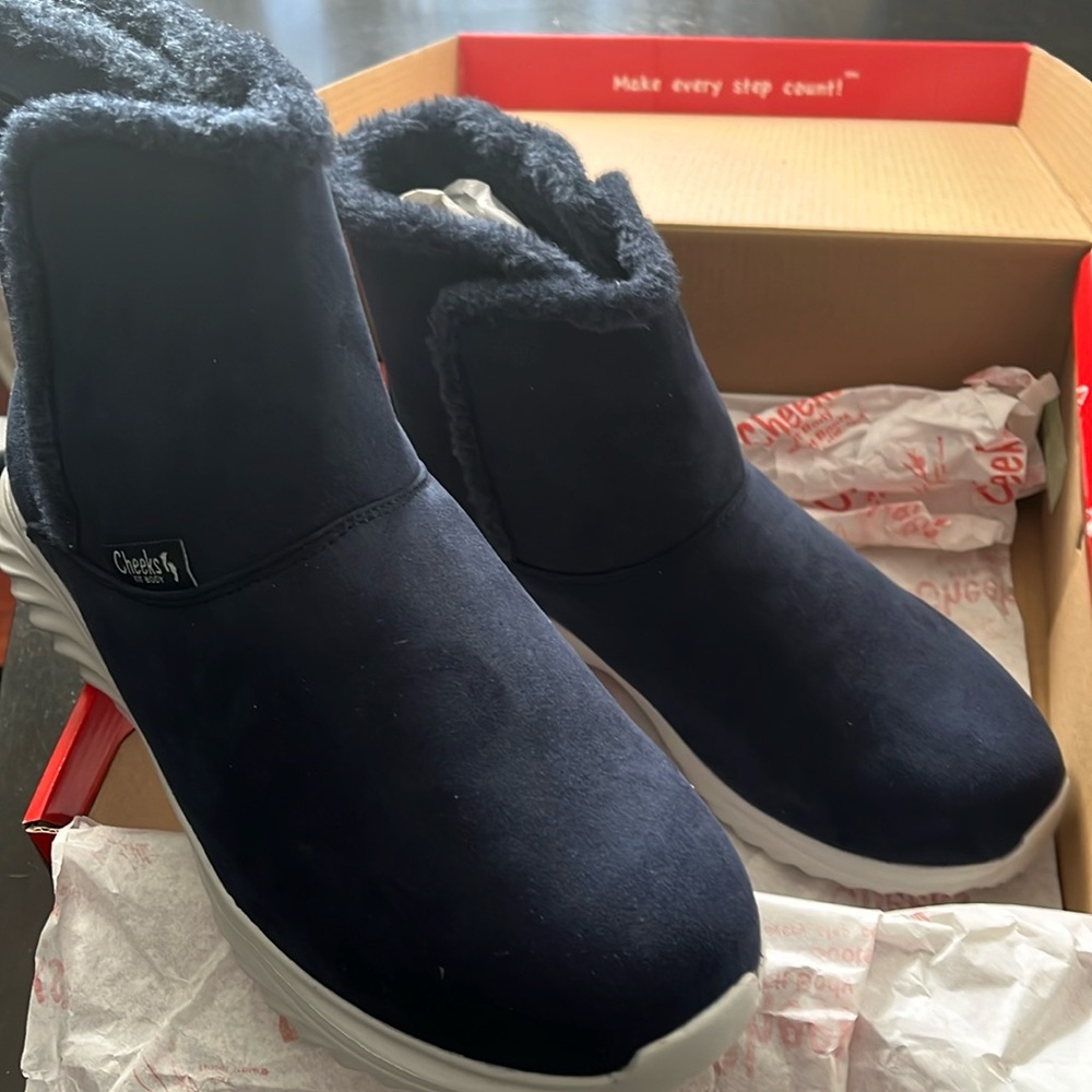 Tony little cheeks boots women’s 9 wide NWT blue boots winter snow scotchgard